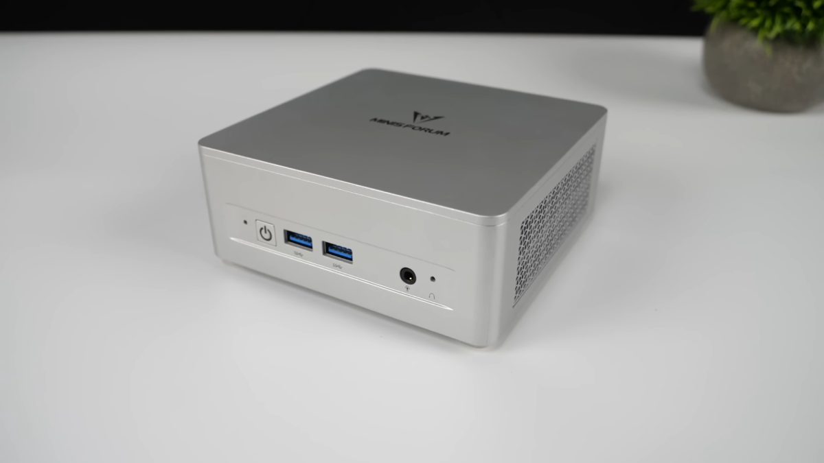 MINISFORUM UM680 Slim ミニPC Minisforum UM680 SlimミニPC｜AMD Ryzen™7 6800H